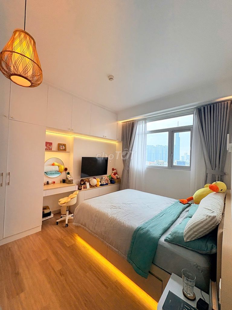 Renting Paris Hoàng Kim 3 bedrooms. New house, full interior. View Landmark