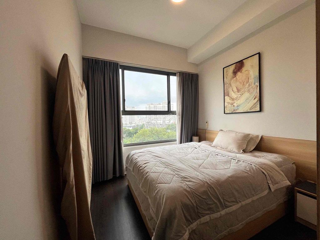 Rent two bedrooms. 18 million clean new houses near the airport.