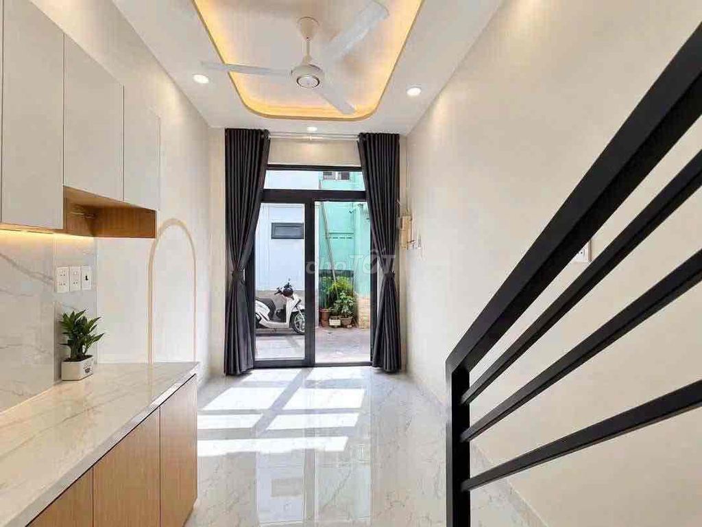 Two-story nice Nguyễn Lâm house. Only eight million.