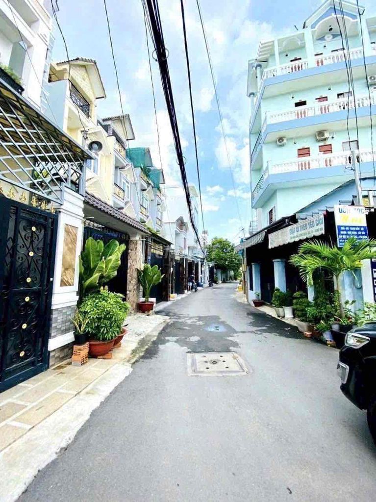Rent the original house, full interior, 42nd Street, District 2.