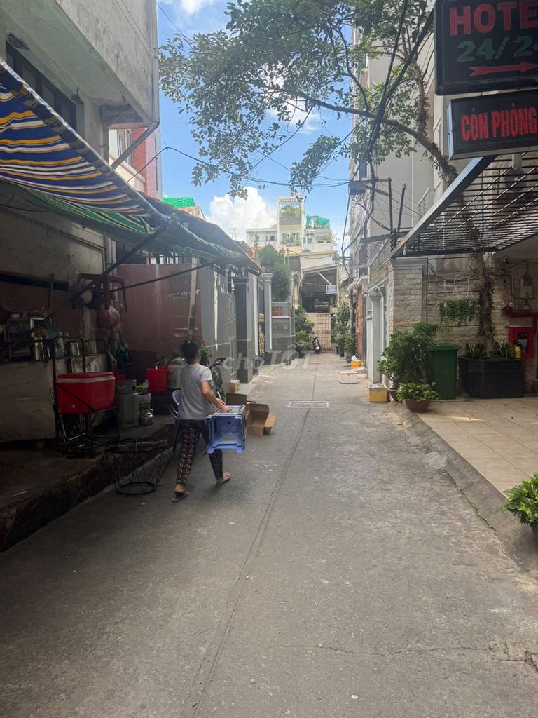 Rent a Nguyễn Trãi alleyhouse, Virgin, 4 x20 M T+3 L+8 bedroom - 47 million