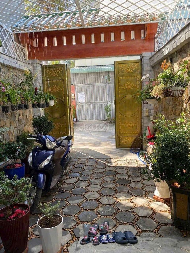 It's like a garden house - số 6, Long Trường.