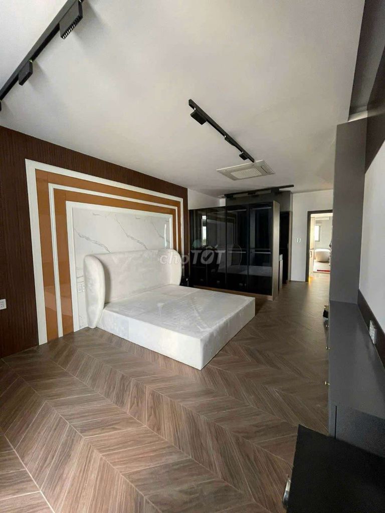 Nice 4 x 20 has 5 bedroom 5 toilets