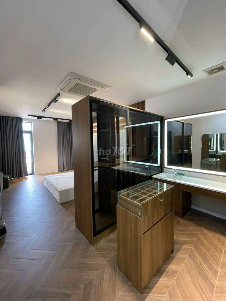 Nice 4 x 20 has 5 bedroom 5 toilets