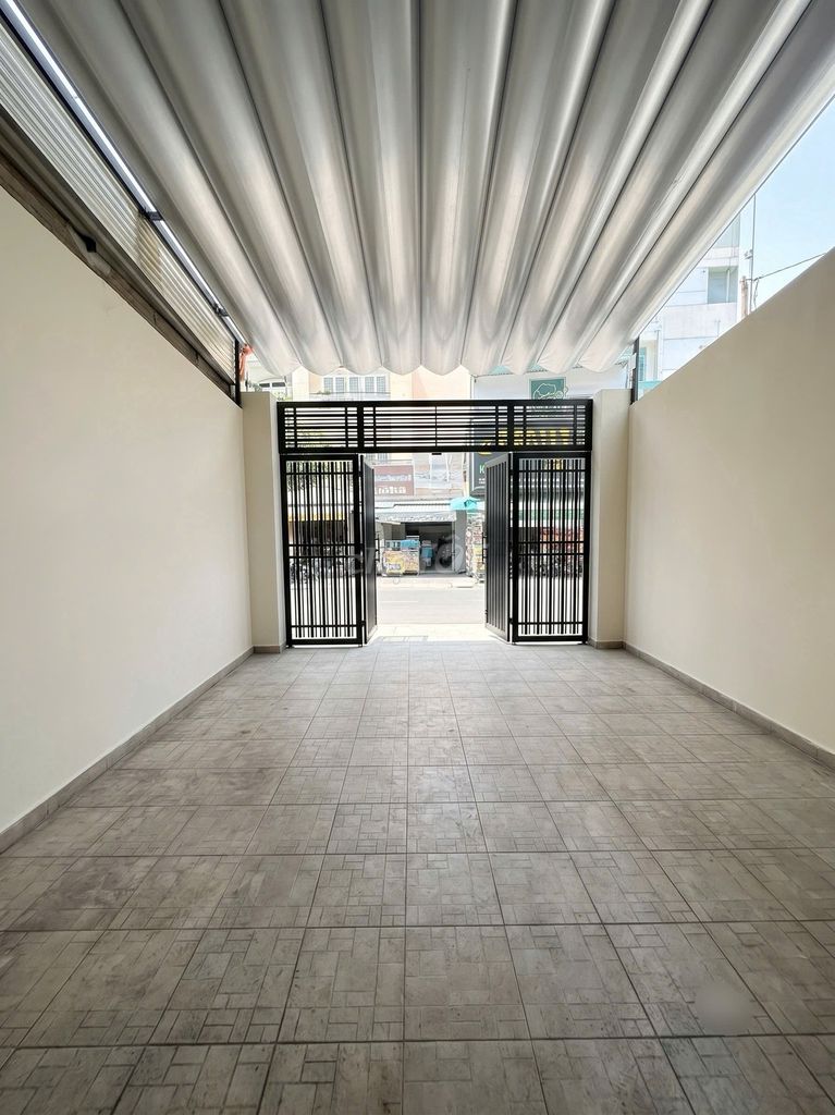 New house at a good price - 68 A Trương Công Định, 1806 14, Q.Tân Bình. area uses 400 M2.