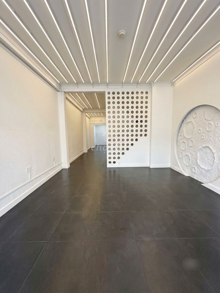 New house at a good price - 68 A Trương Công Định, 1806 14, Q.Tân Bình. area uses 400 M2.