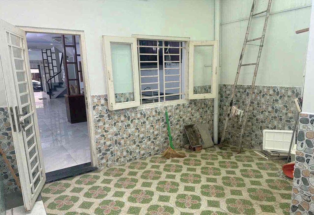 Rent a two-story front house on Phước Bình.