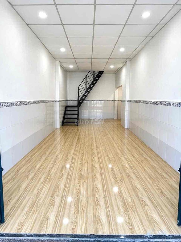 The new house is nearly 3.2 x 10 millionth floor 2 bedroom 2 with a 1 .v.