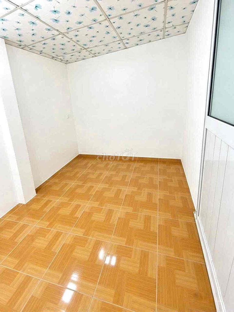 The new house is nearly 3.2 x 10 millionth floor 2 bedroom 2 with a 1 .v.