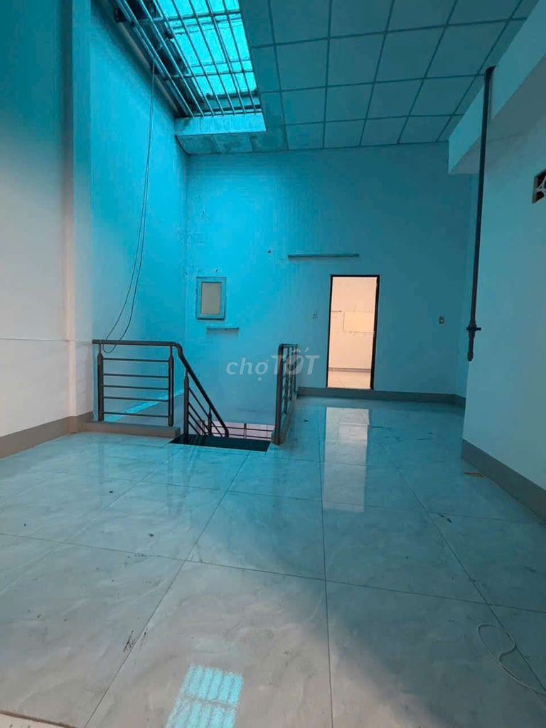 8 M Street, free landing route 5 X20 M, 1 floor, 16 million.