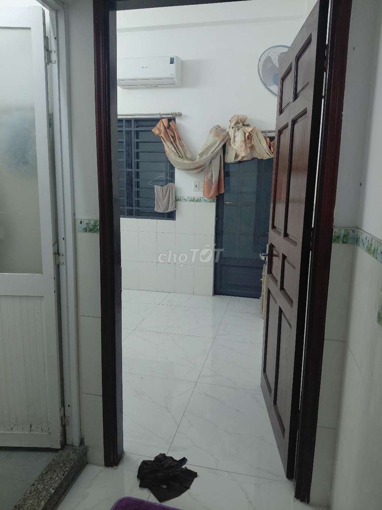 Rent 4 X 15 M in front of T6 Tây Thạnh.