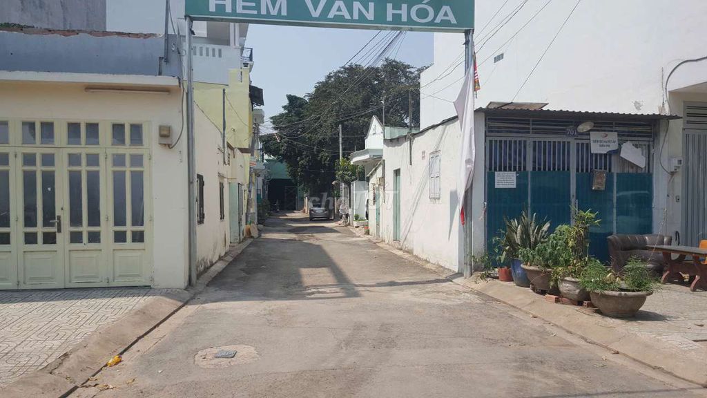 It's the owner who rents four stories, area: 4*18=72 meters, 6 meters plastic alley.