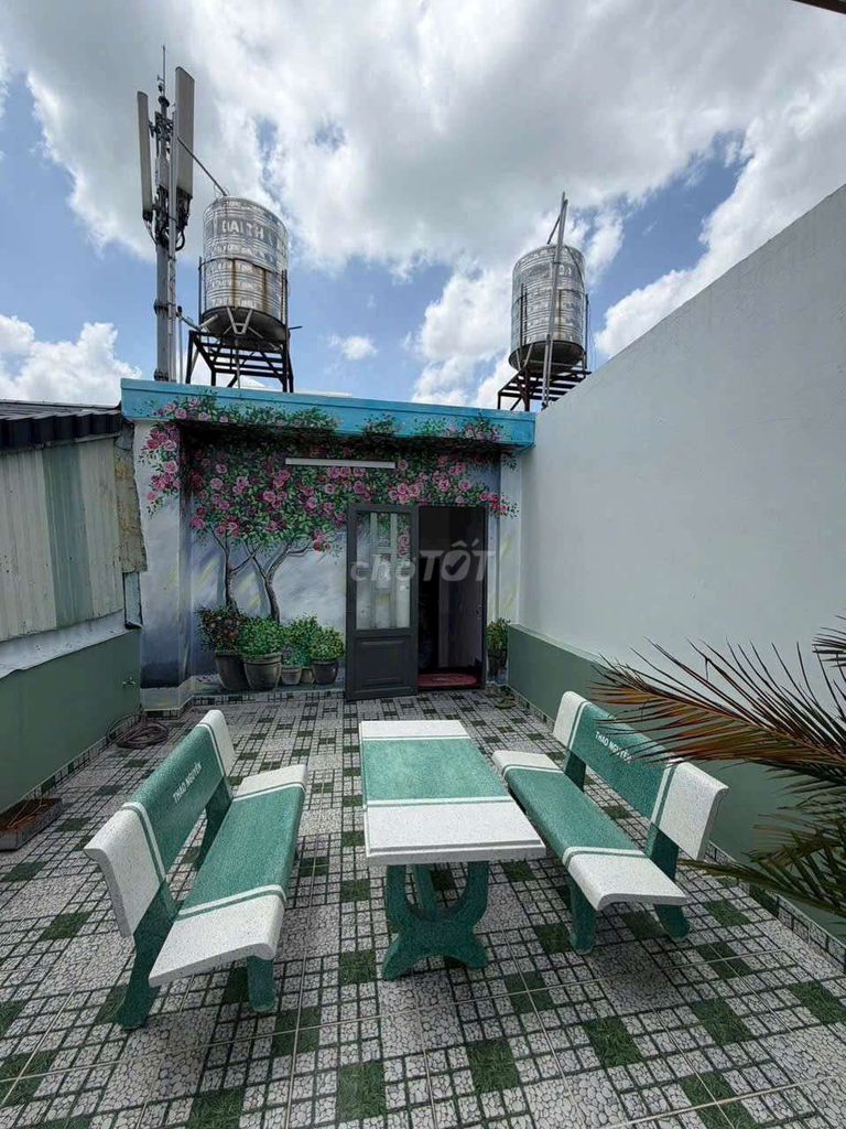 Rent a three-story apartment, four-story car bedroom, parked at 10 million doors.