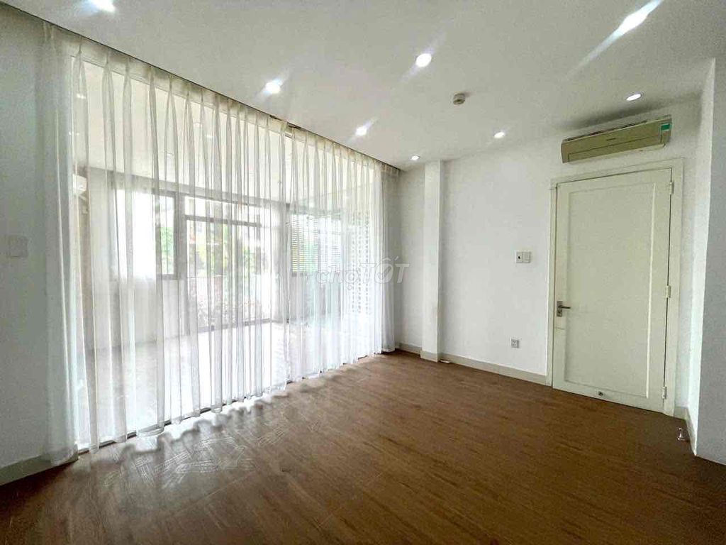 Sing! Rent a pool house, four big bedrooms, Japanese style. It's $3,500 a.m.
