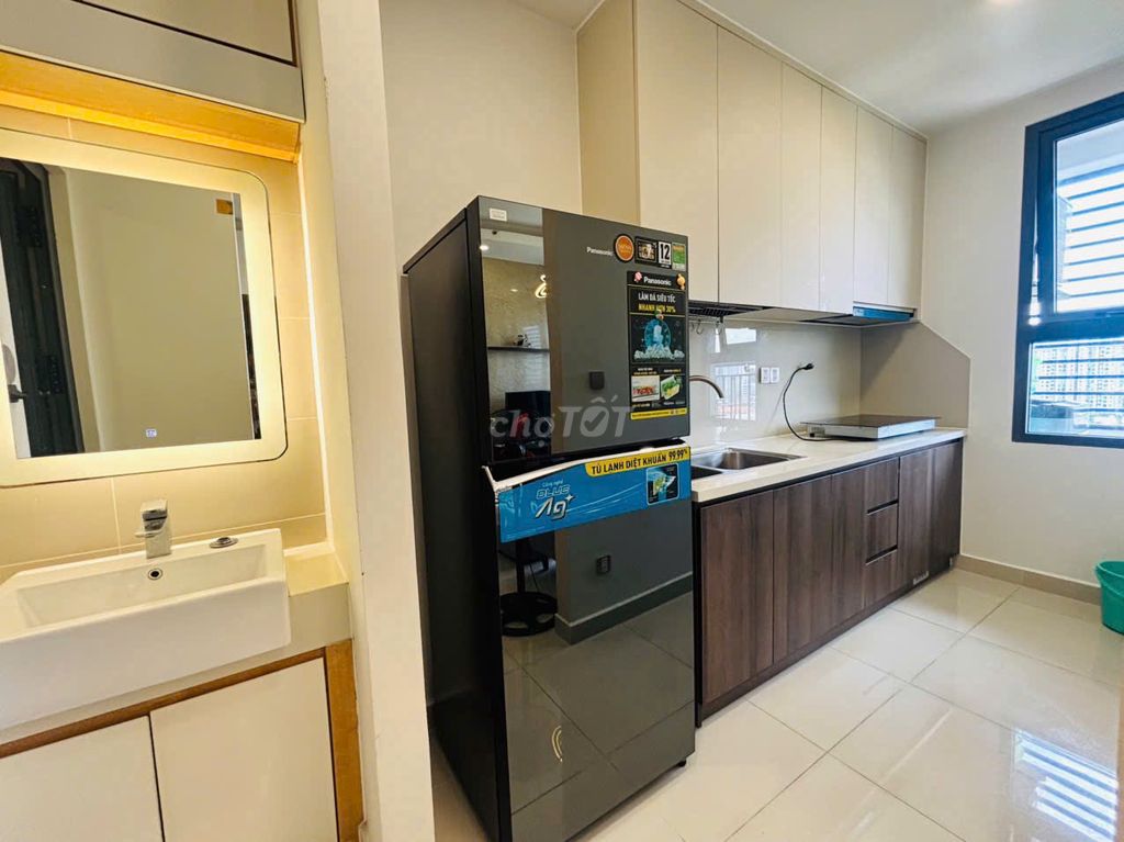 Rent District 7 Boulevard 2 bedrooms 11 million a month full view furniture outside