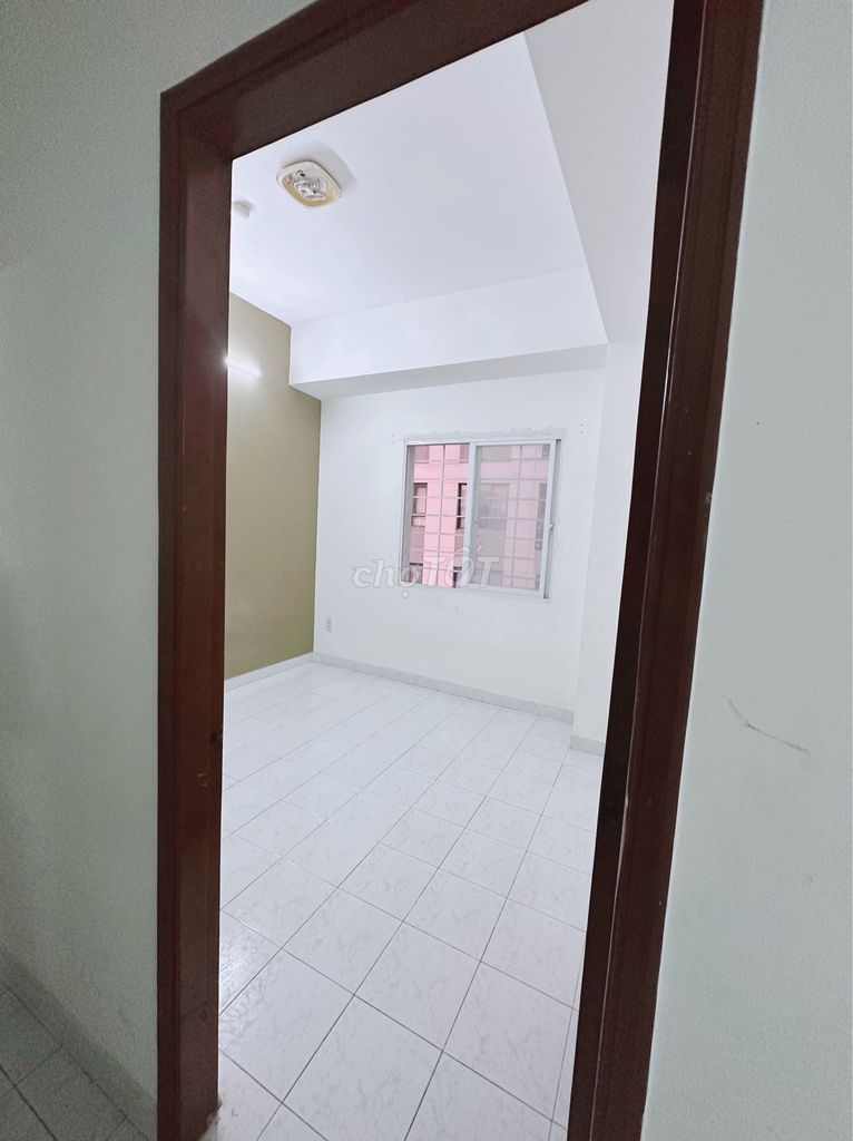 We need to rent the Great House $38 Bến Vân Đồn, 1901. 4th District.