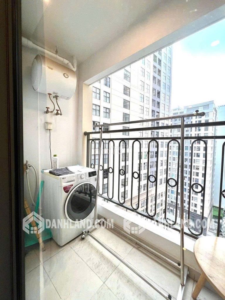 We'll rent two bedrooms. One bathroom.