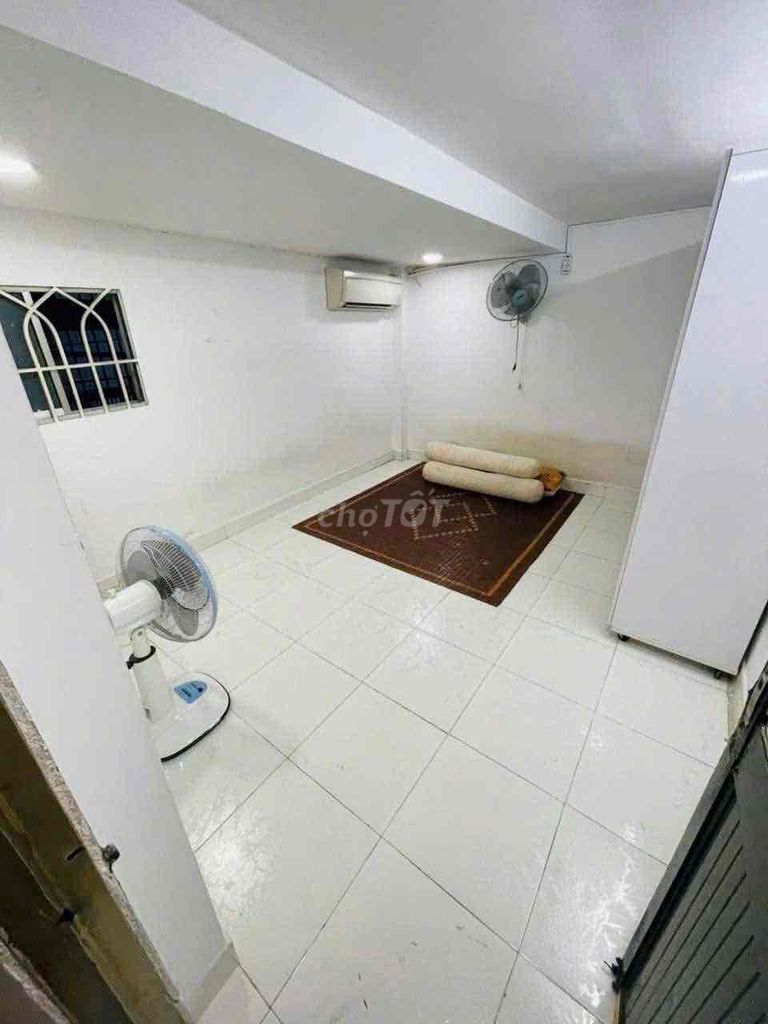 Rent a good house with air conditioning.