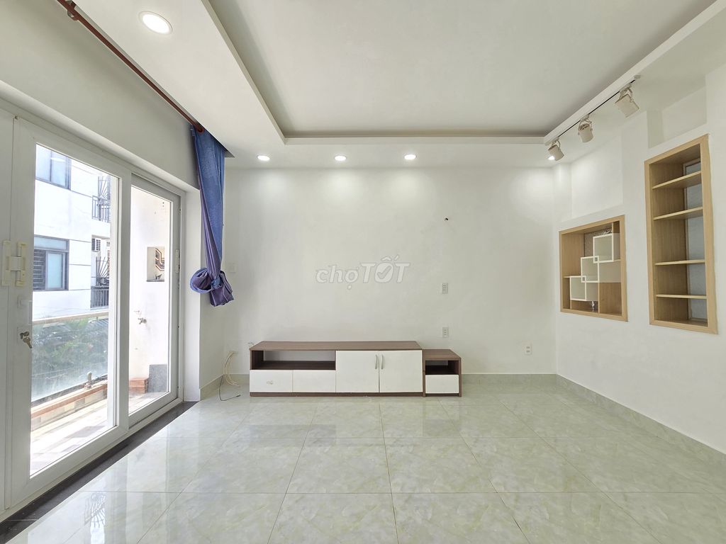 We need to rent a house with a Thạnh Lộc 08 axis, an Alpha Railway.
