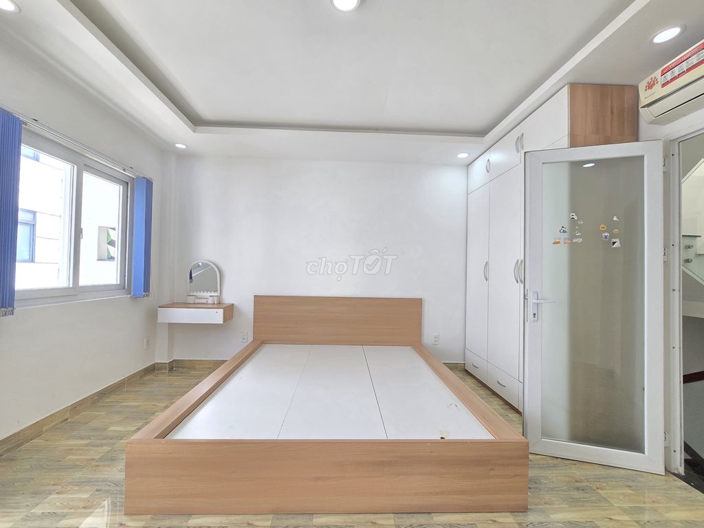 We need to rent a house with a Thạnh Lộc 08 axis, an Alpha Railway.