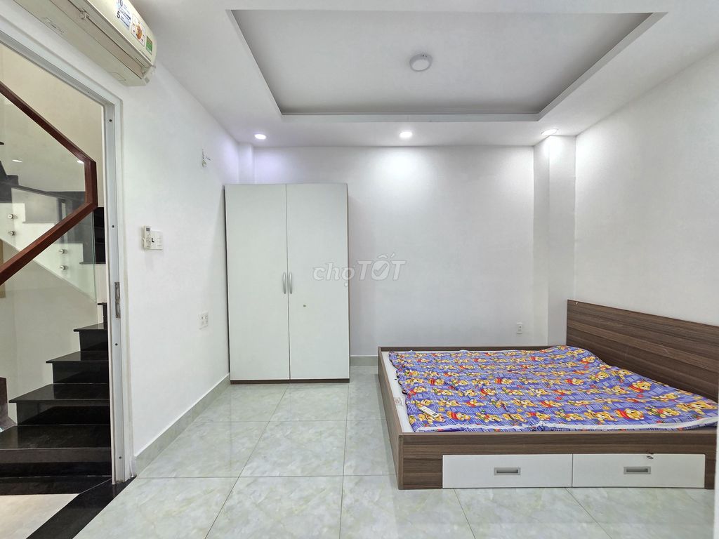 We need to rent a house with a Thạnh Lộc 08 axis, an Alpha Railway.