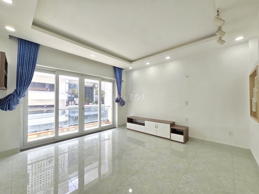 We need to rent a house with a Thạnh Lộc 08 axis, an Alpha Railway.