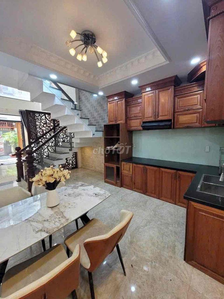 The two-story flight of st 415 M has four bedrooms. Five-prisoner bathrooms. Lê Đức Thọ-7.16 Gò Vấp.