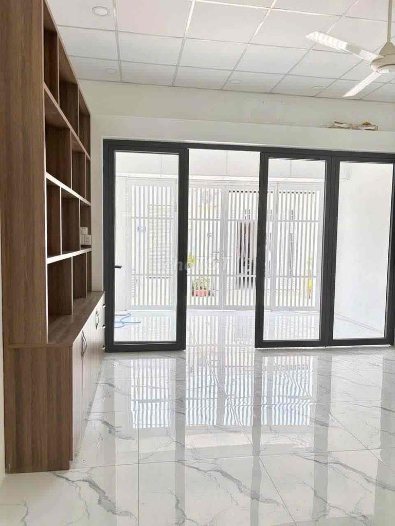 The square root 5 x22 m front of the Lins Air Line P.Tân Quy District 7