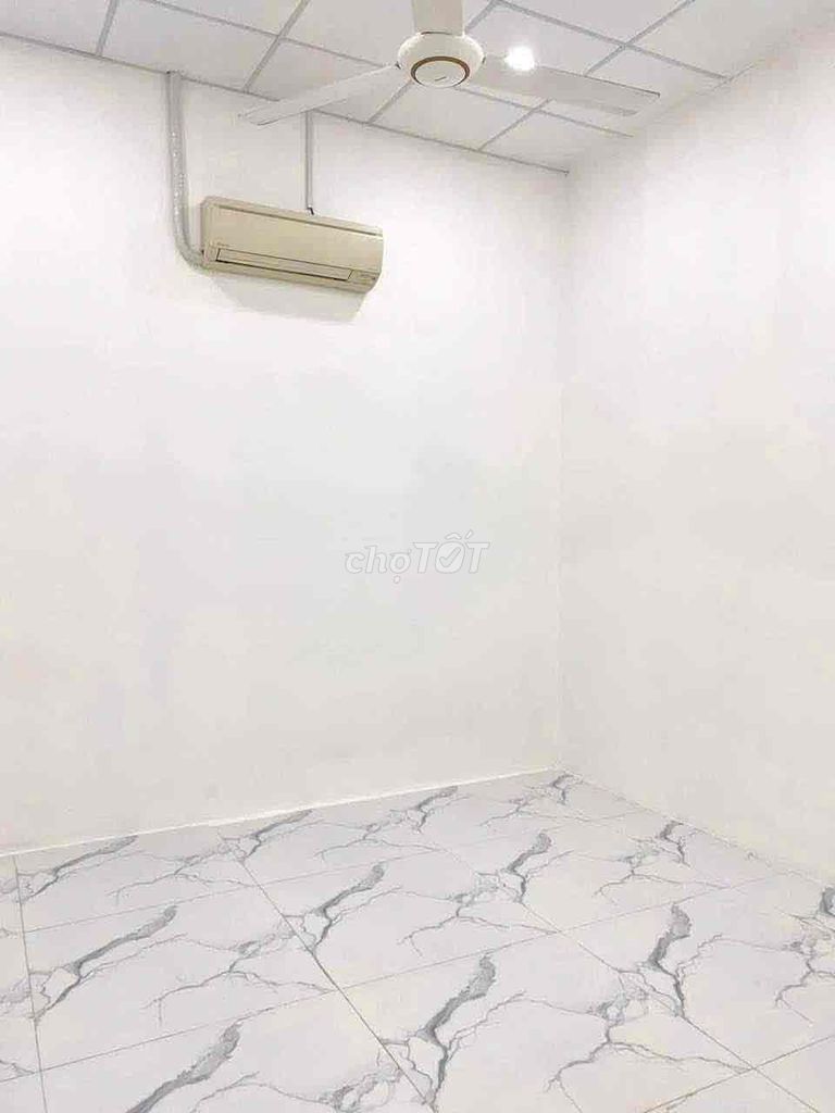 The square root 5 x22 m front of the Lins Air Line P.Tân Quy District 7