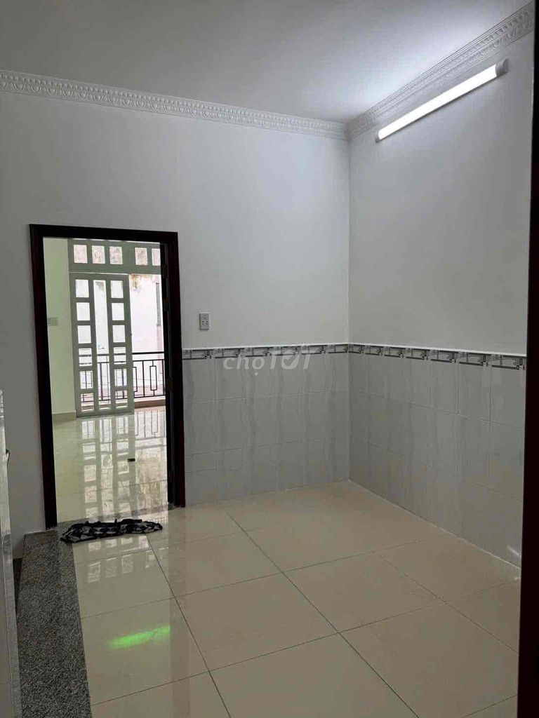 Rent a house on two floors. Two bedrooms. Two toilets, 11 million alleys.