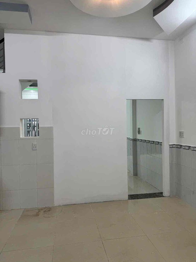 Rent a house on two floors. Two bedrooms. Two toilets, 11 million alleys.
