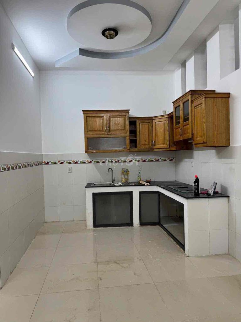 Rent a house on two floors. Two bedrooms. Two toilets, 11 million alleys.