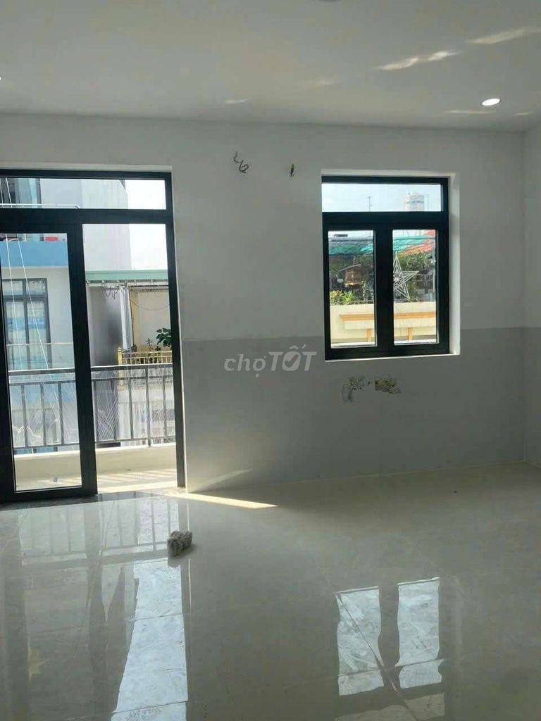 Rent a new house 100% a foot two, rooftop. The area is 5/420 with 3 bedrooms, 4 toilets.
