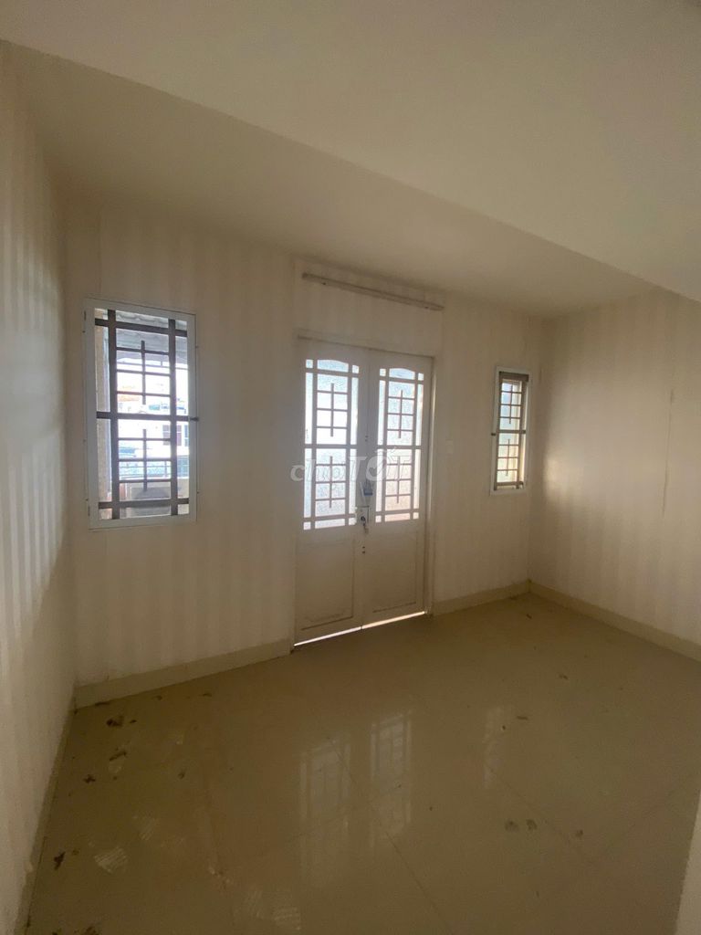 Need to rent the whole 43 B Lạc Long Quân internal path 8 meters. Near Europe