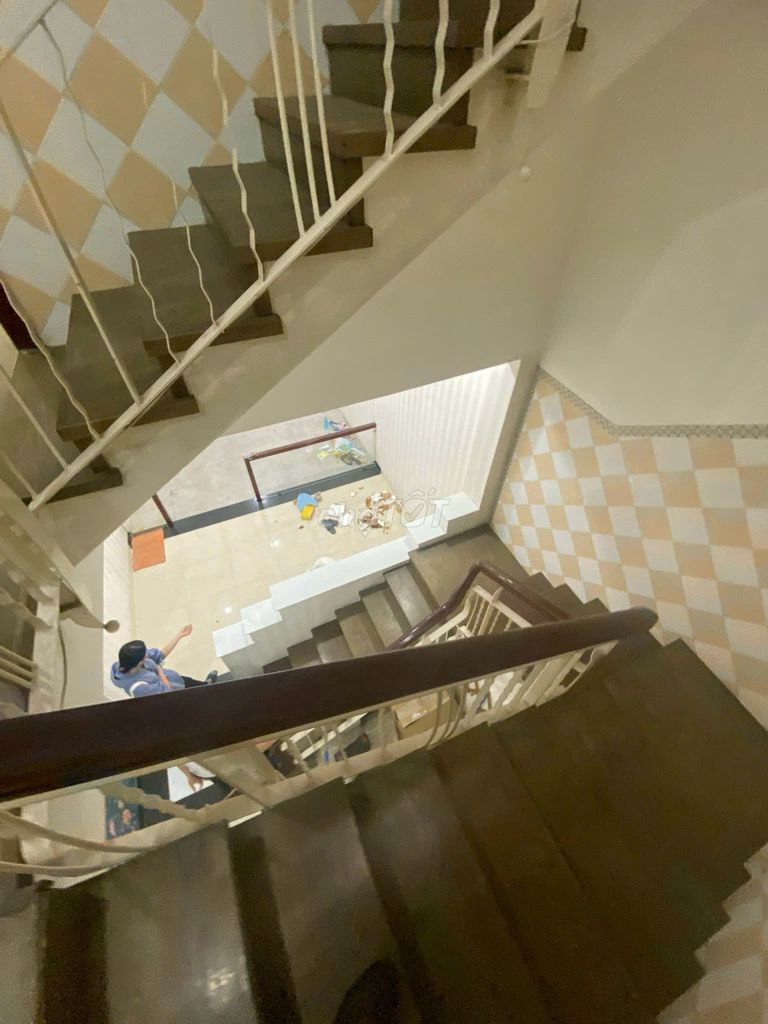 Need to rent the whole 43 B Lạc Long Quân internal path 8 meters. Near Europe