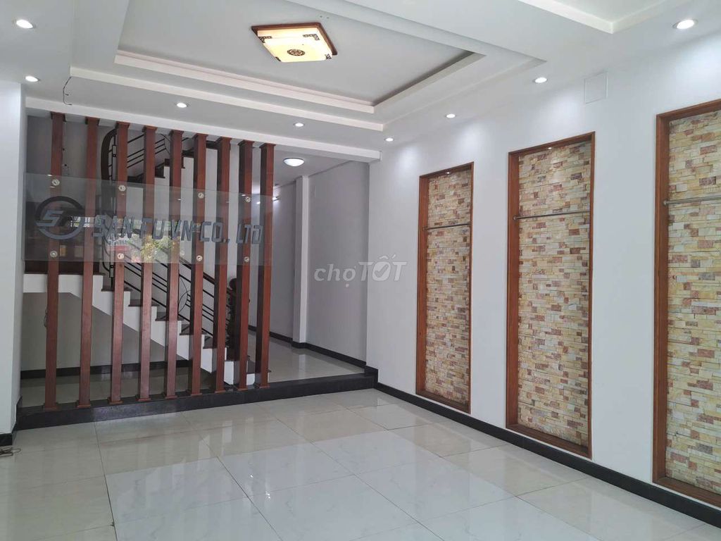 Rent a 1 st 3th floor five bedroom 5 toilets. One kitchen, 4 x20 area.