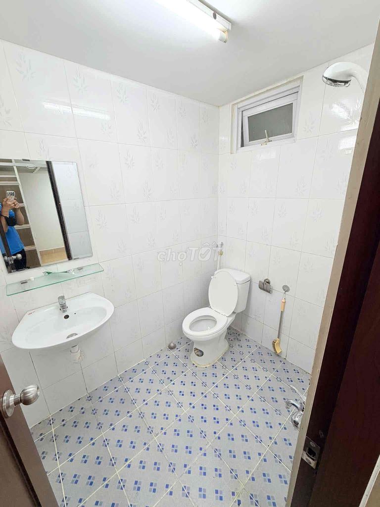 Cheap suspended room, Emart Phan Văn Trị.