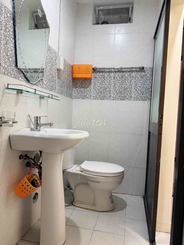 We'll rent out a nice little room. 15 meters.