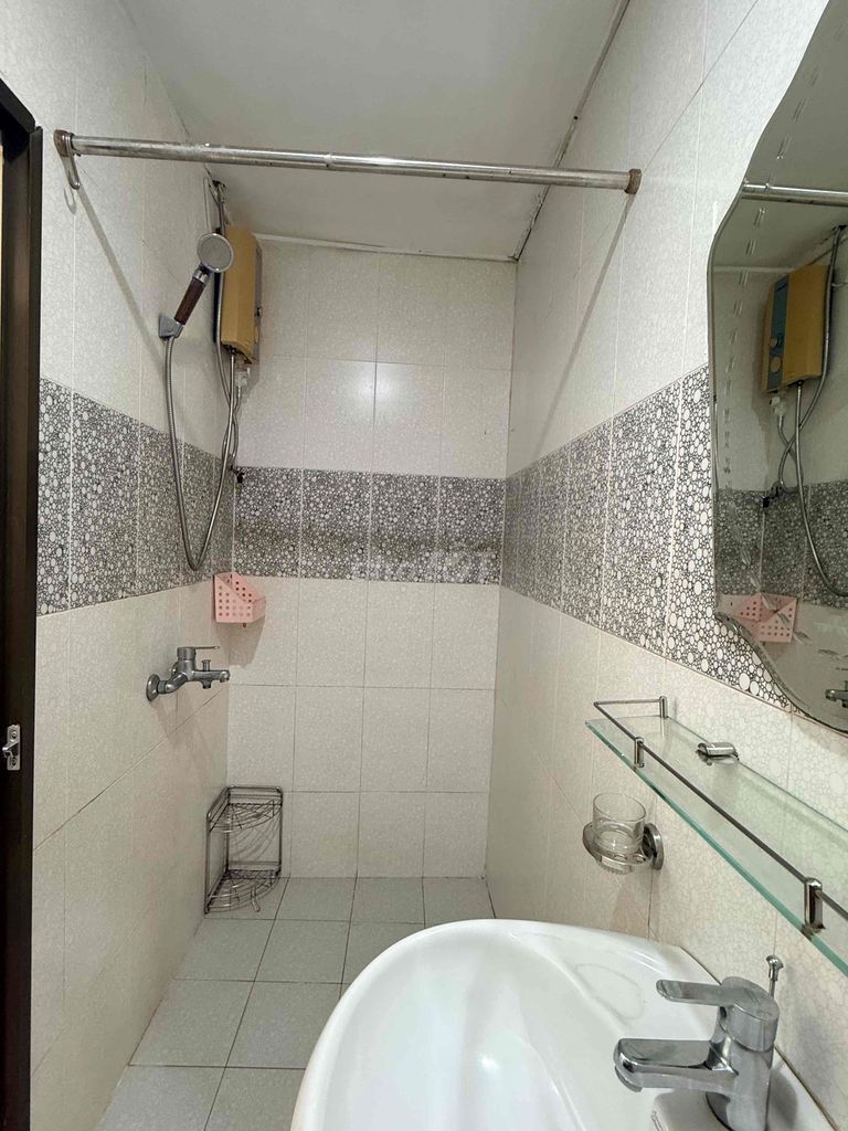 We'll rent out a nice little room. 15 meters.