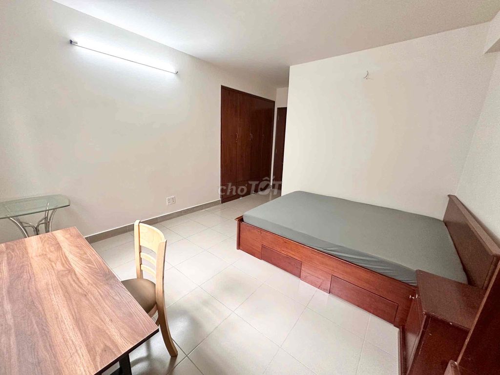 Super Studio split kitchen door_Full interior car block near ueh CB