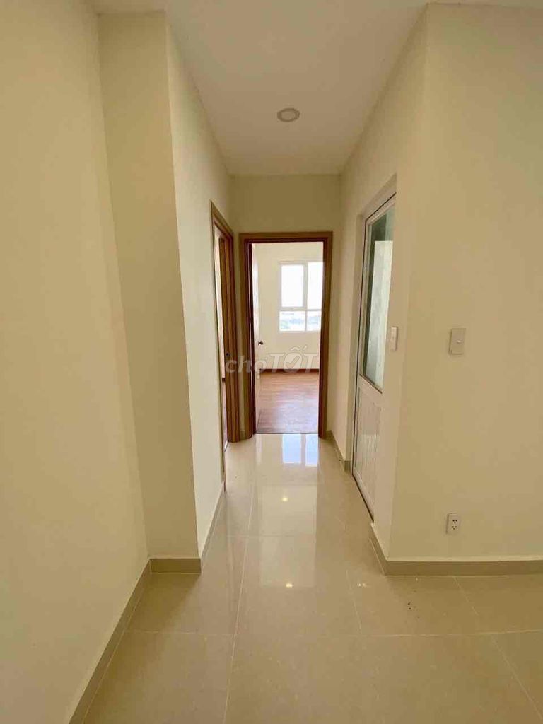 Rent two bedrooms. Two toilets with two air conditionings. Seven million clean houses.