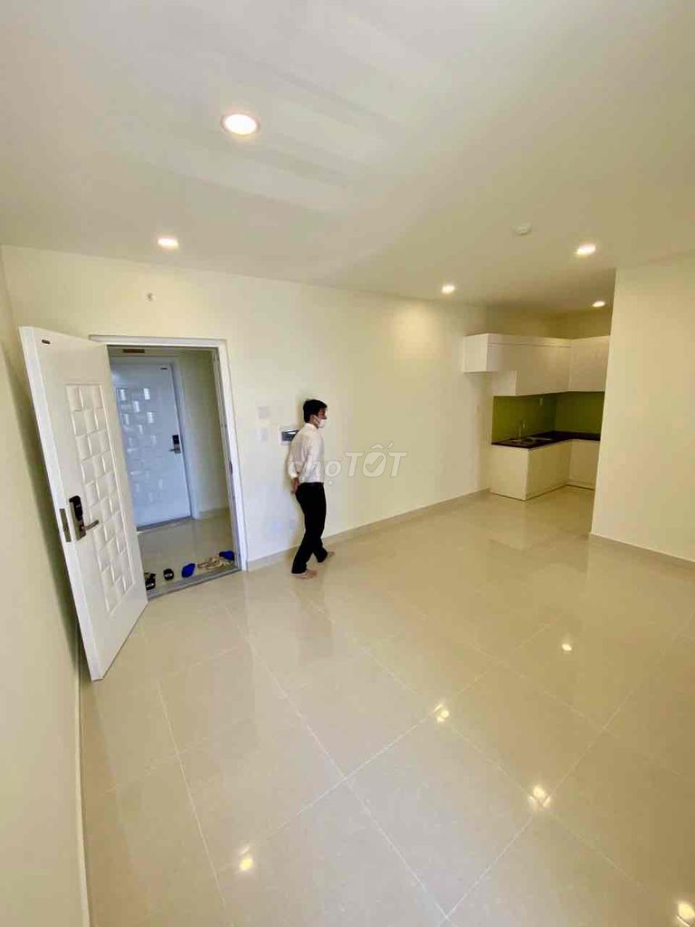 Rent two bedrooms. Two toilets with two air conditionings. Seven million clean houses.