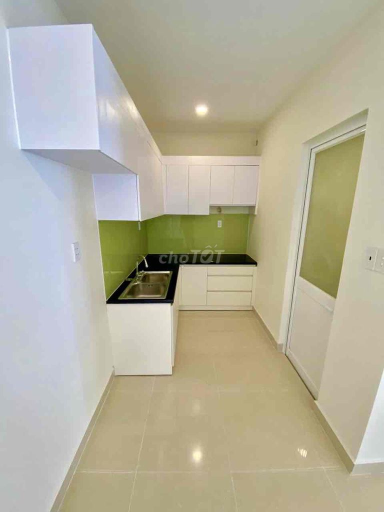 Rent two bedrooms. Two toilets with two air conditionings. Seven million clean houses.