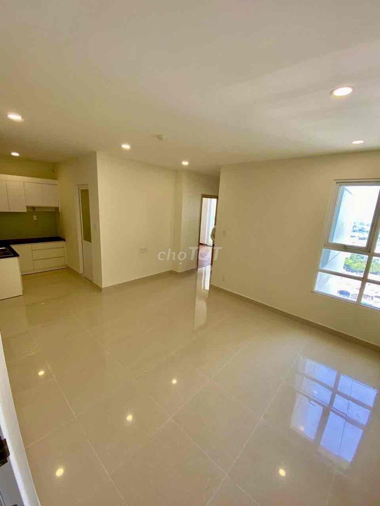 Rent two bedrooms. Two toilets with two air conditionings. Seven million clean houses.