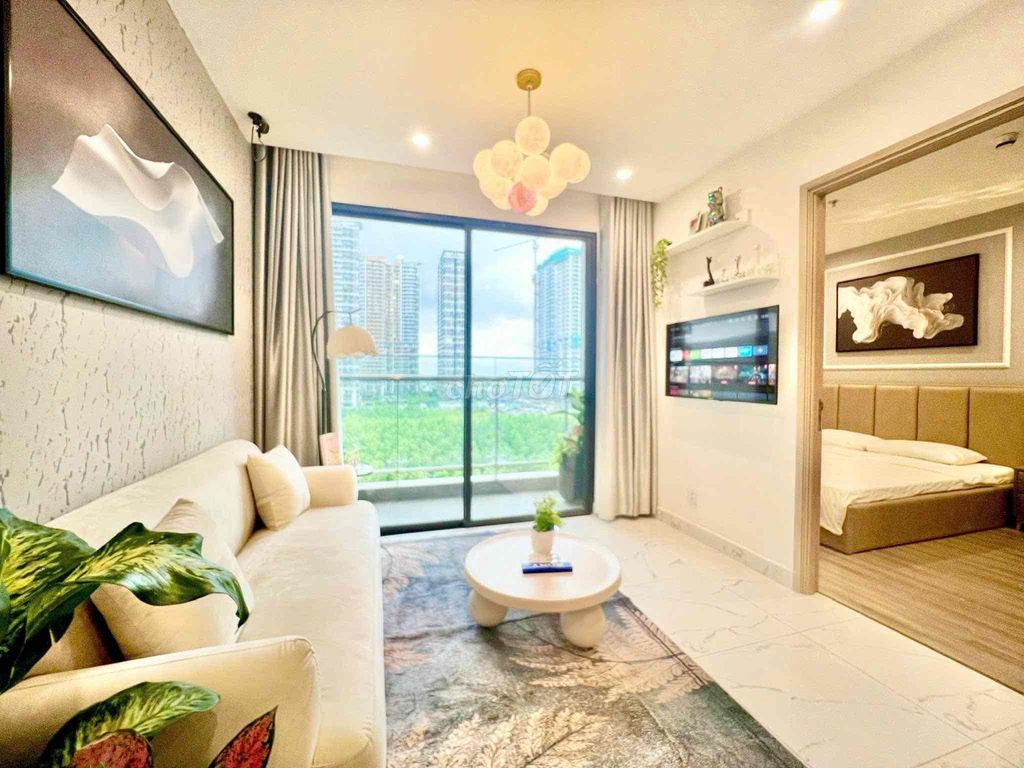 The restaurant rents a two-room bedroom. Three bedrooms. That's four-and-a-half million Haomes.