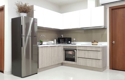 Rent a Grand Riverside apartment, one bedroom, two bedrooms, nice house, right here.