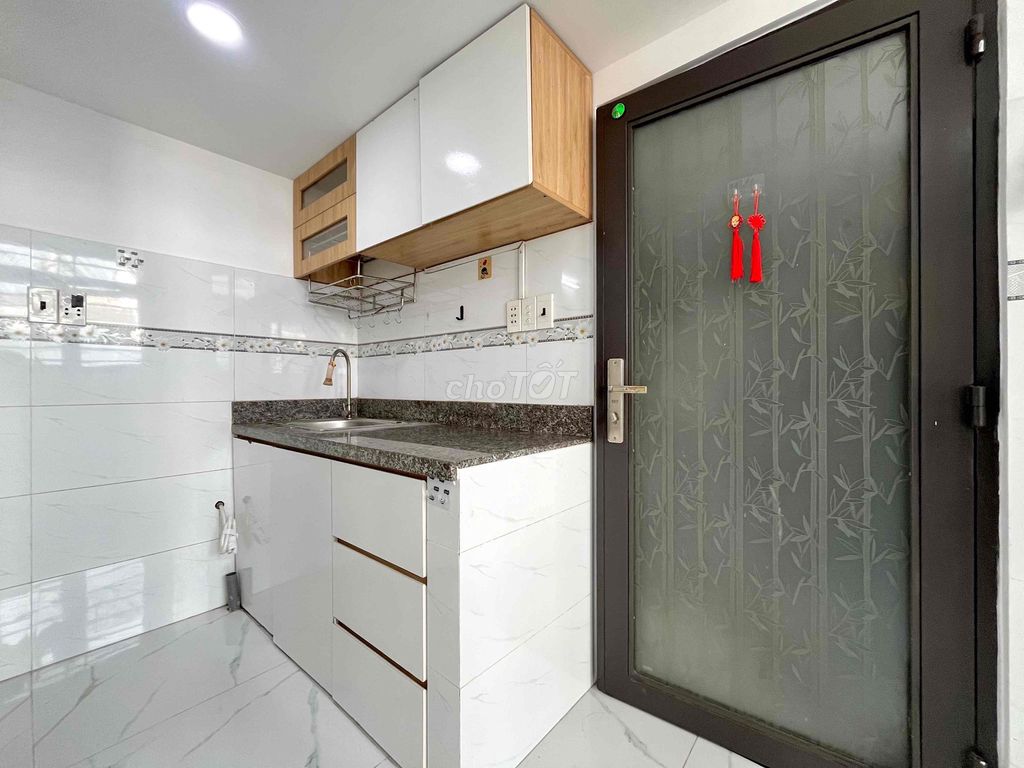 apartment 410 balcony 4 Full new furniture opposite etown Cộng Hoà