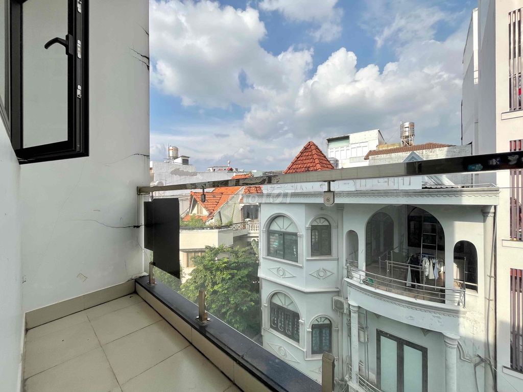apartment 410 balcony 4 Full new furniture opposite etown Cộng Hoà