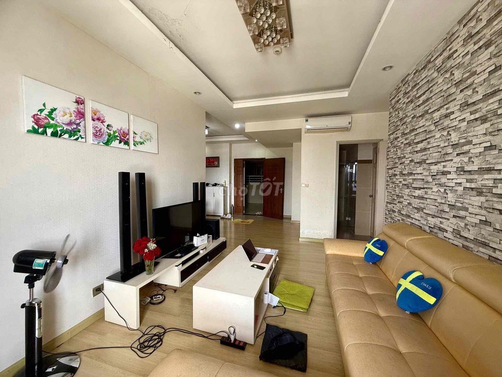 Rent apartment 90 meters. Two bedrooms full interior.