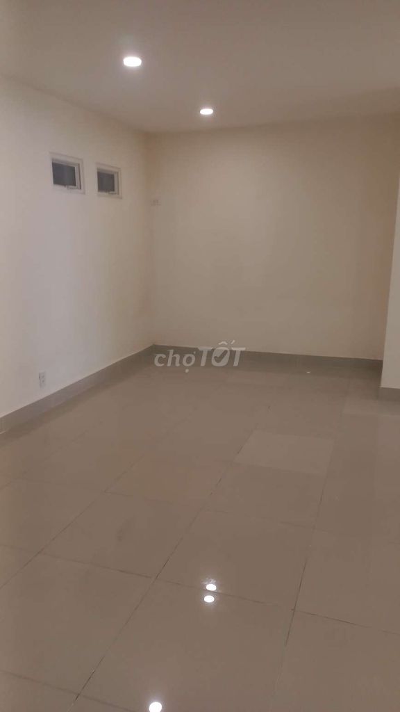 Rent 1050. 11 million in basic interiors.